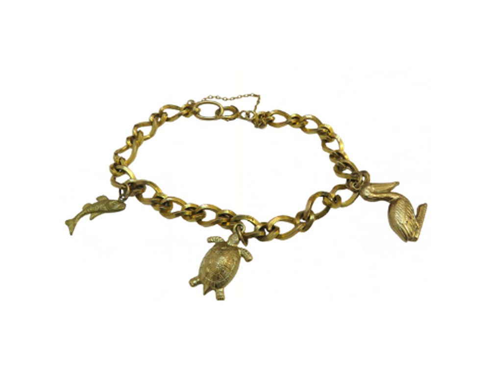 A 9ct yellow gold open link bracelet with charms